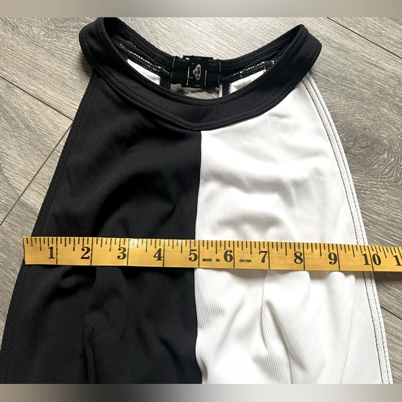 Volcom Simply Rib monochrome swimsuit size M - Picture 14 of 16